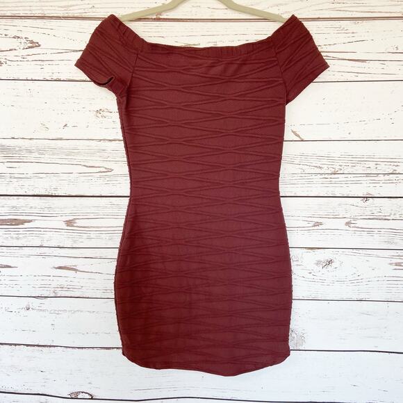 Windsor M Plum Textured Off Shoulder Bodycon Short Mini Cocktail Party Dress - Picture 5 of 8